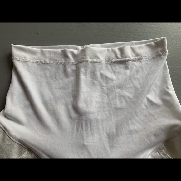 NWT Liz Lange Maternity White Jean Shorts Sz XS - Picture 5 of 6